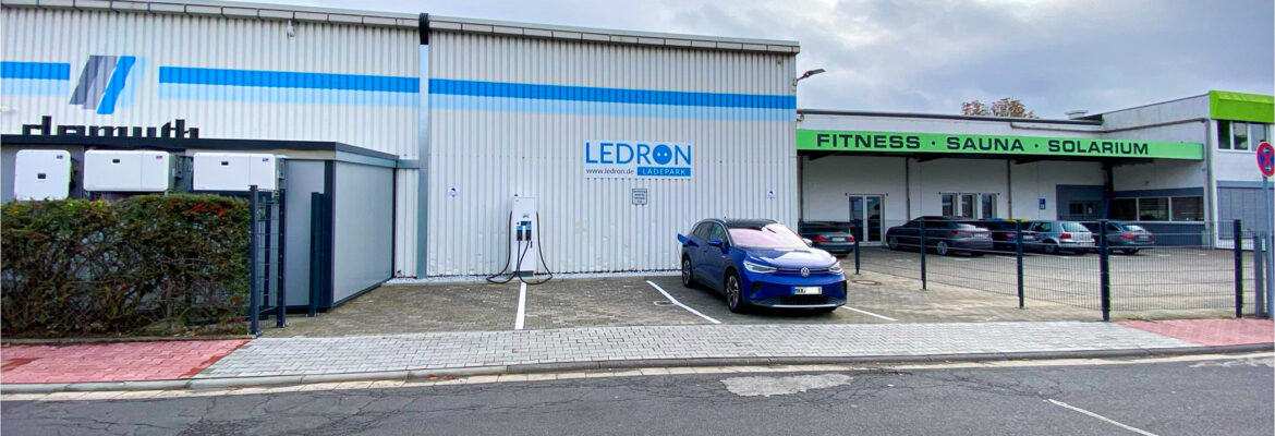 Frontalansicht des LEDRON Ladeparks